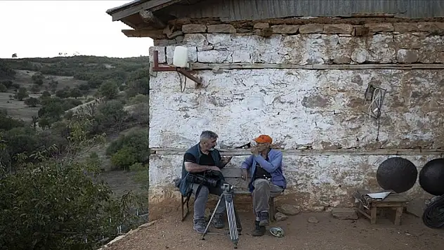 Köyüne dönen yazar Tunceli'de masalları derliyor