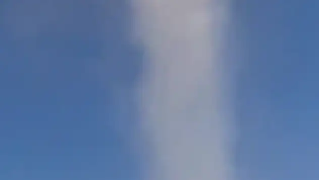 Pazar alanında çıkan hortum cep telefonu ile görüntülendi