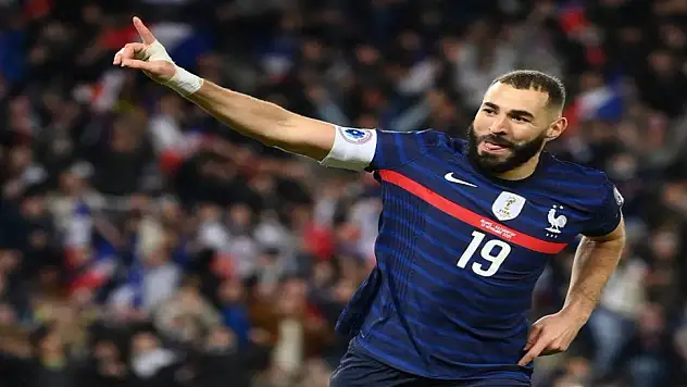 Dünyaca ünlü Cezayir asıllı Fransız futbolcu Karim Benzema'dan, Filistinlilere destek