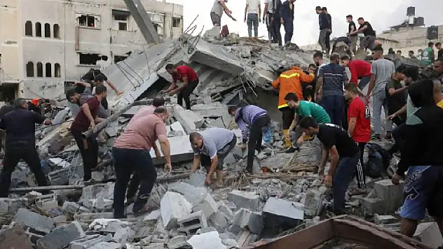 Gazze'de 1000'den fazla kişi enkaz altında