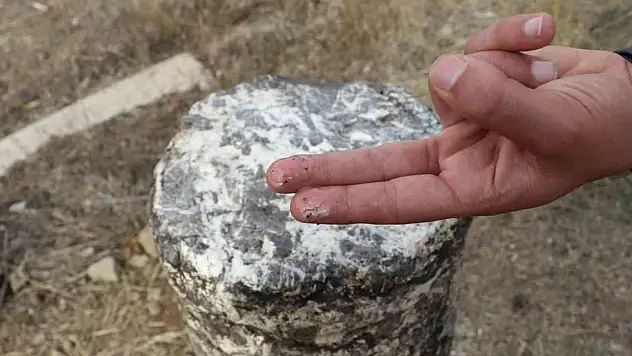 O ildeki gizemli taş, cilde iyi geliyor