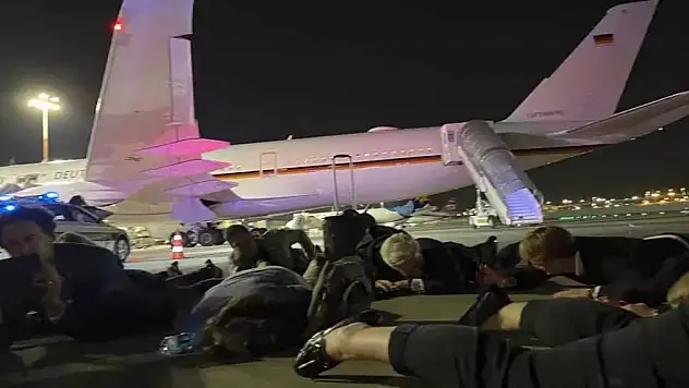 Almanya Başbakanı Scholz İsrail'e desteğe gitti, saldırı sirenini duyunca yere yattı!