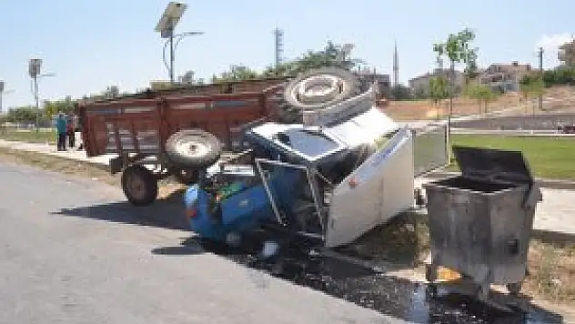 Karaman'da traktör devrildi: 2 yaralı