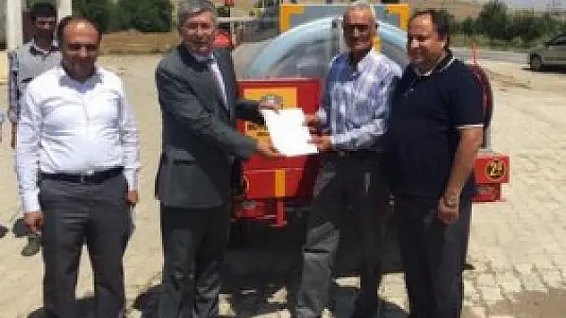 Babaoğlu, su tankerlerini teslim etti