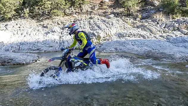 Denizden gökyüzüne motosiklet yarışı!
