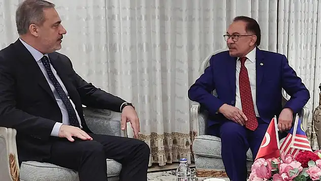 Bakan Fidan Malezya Başbakanı Enver İbrahim ile görüştü