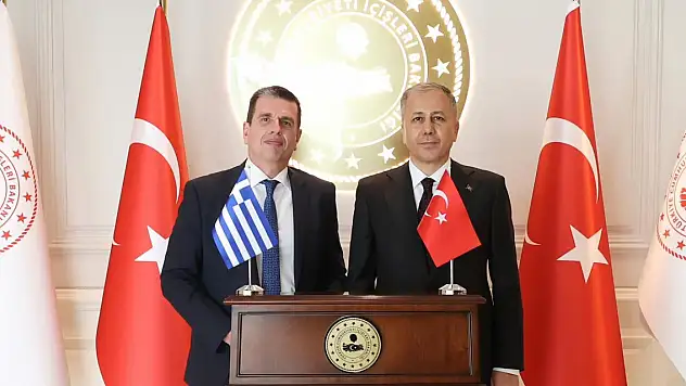 Bakan Yerlikaya, Yunanistan Göç ve İltica Bakanı Kairidis ile görüştü