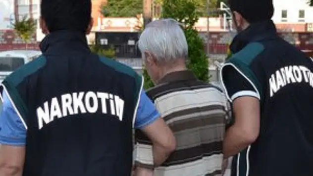 Uyuşturucu satıcısı eski polis çıktı