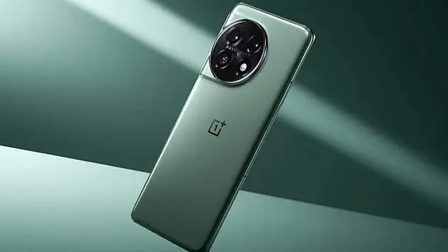 OnePlus 12'nin canlı görüntüsü ortaya çıktı!