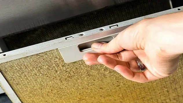 Yağlı davlumbaz filtresi nasıl temizlenir?