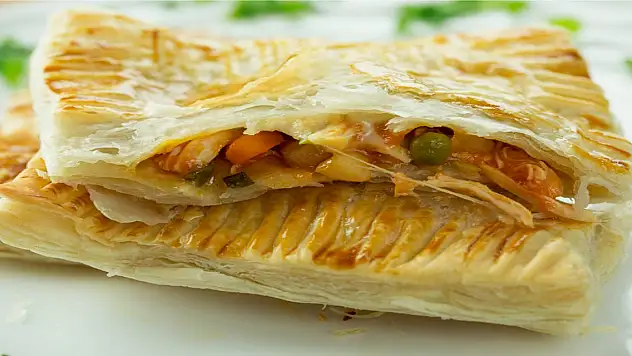Az malzemeli börek tarifi! Misafirleriniz bu lezzete bayılacak