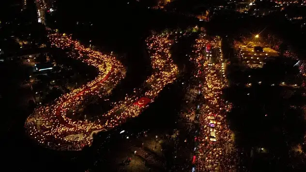 Cumhuriyet'in 100'üncü yılına fener alaylı kutlama