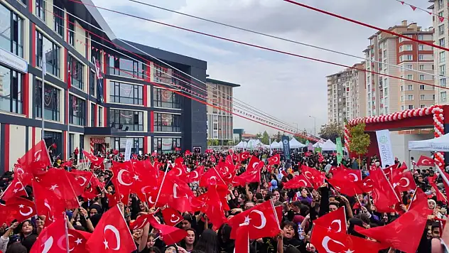 Emlak Konut Temaşehir Ortaokulunda 100. yıl coşkusu