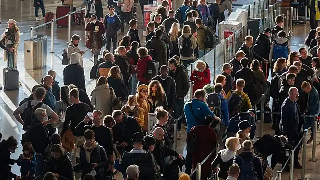 Almanya'da Türklere Mavi Kart'ın yolu açıldı: Kabul edilecek mesleklerin tam listesi belli oldu