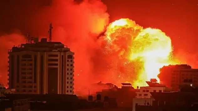 İsrail saldırılarını artırdı: Gazze'ye bomba yağıyor