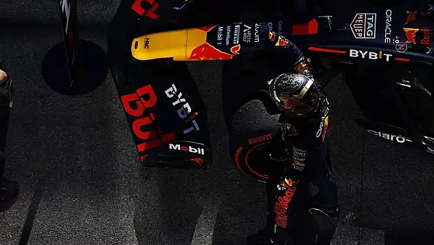 Senna'nın evinde kazanan Verstappen!
