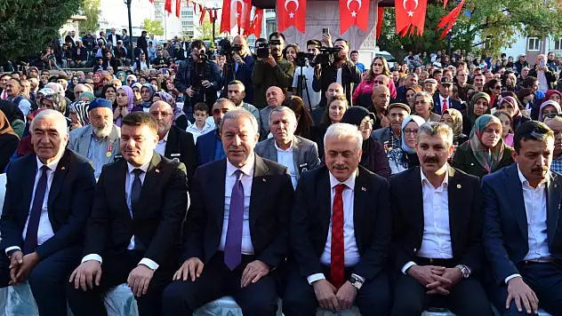 Hulusi Akar: Eli kanlı Netanyahu, masum insanları vurmaktan çekinmiyor