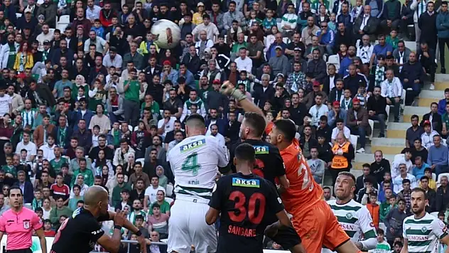 Konyaspor-Karagümrük, Hakem eleştirisi başını yaktı!