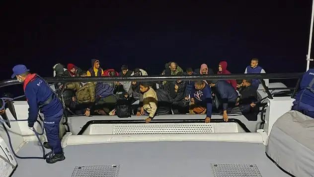 Yunanistan'ın ölüme terk ettiği 31 düzensiz göçmen kurtarıldı