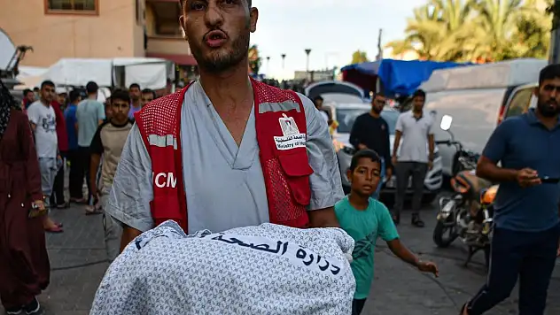 İsrail çocuk hastanesini bombaladı: Oksijensiz kalan bir çocuk öldü