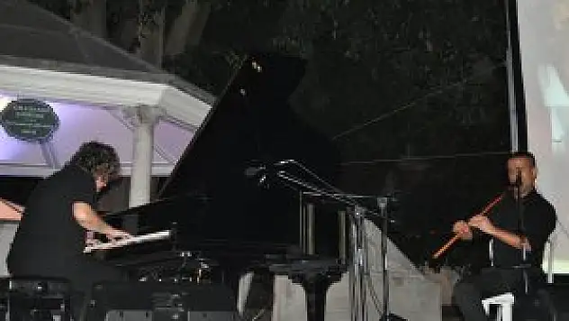 Tuluyhan Uğurlu konser verdi