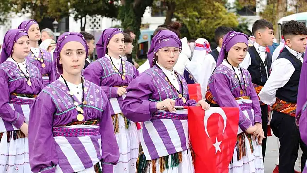 Konya'da Halk Oyunları Minikler Türkiye Şampiyonası kortejle başladı