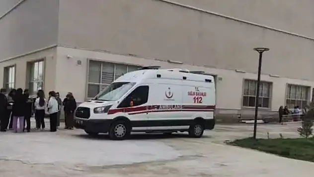 O ilde gıda zehirlenmesi şüphesiyle 90 öğrenci hastaneye başvurdu