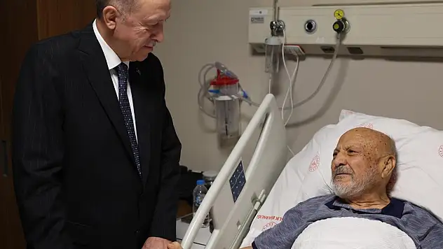 Cumhurbaşkanı Erdoğan eski Devlet Bakanı Aksay'ı hastanede ziyaret etti