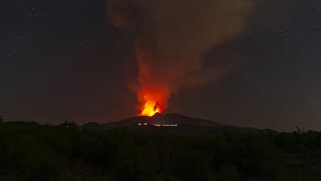 Etna Yanardağı yeniden faaliyete geçti