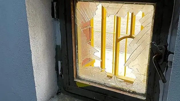 Sakaryaspor maçı kazandı, taraftarlar Bolu Stadyumu'na zarar verdi