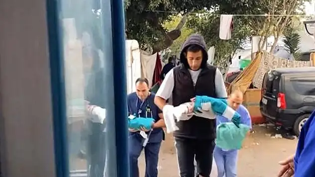 Kuvözden çıkarılan prematüre bebekler nakledildi