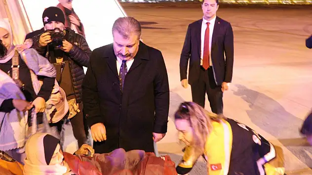 Gazzeli hastaları taşıyan uçaklar Ankara'ya geldi