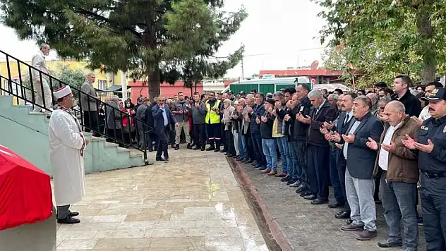 Trafik kazasında hayatını kaybeden polis toprağa verildi