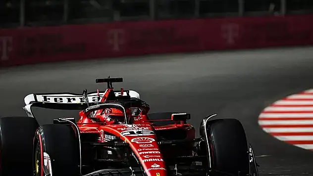 Eğlencenin başkenti Las Vegas'da pole Leclerc'in