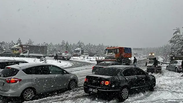 Zonguldak'ta sağanak ve kar hayatı olumsuz etkiliyor