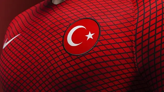 Maçta sakatlanmıştı, kadrodan çıkartıldı!