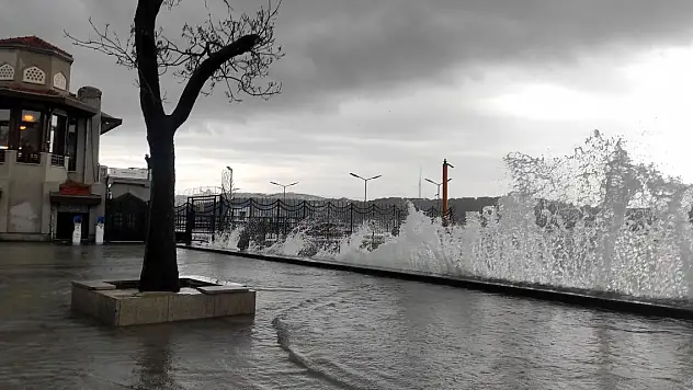 Son Dakika! İstanbul'da fırtına ve şiddetli yağış can aldı