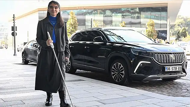 Görme engelli genç girişimci Togg'un gözleri oldu
