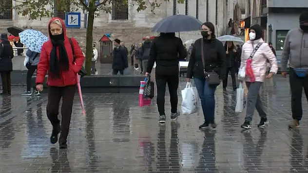 İstanbul'da yağışlı havayla birlikte trafik yoğunluğu oluştu