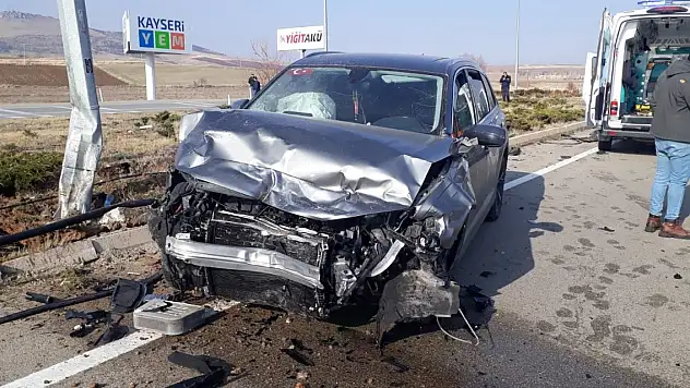 Eski Ticaret Borsası Başkanı trafik kazasında hayatını kaybetti, 2 ağır yaralı