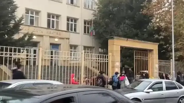 Azerbaycan'da deprem... 5,6 ile sallandı