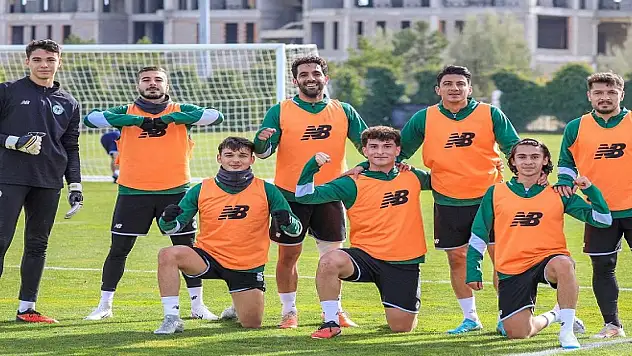 Konyaspor'da Sivas mesaisi, Kazanan takım poz verdi!