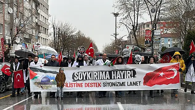 Sağlık çalışanlarından sessiz Filistin yürüyüşü