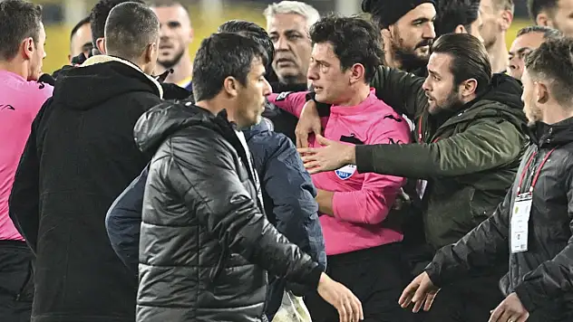 Son Dakika! Hakemlerden Halil Umut Meler'e destek