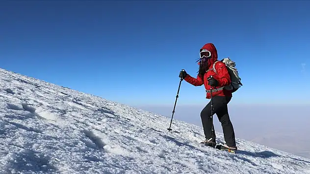 Ağrı Dağı'na yılda yaklaşık 10 bin dağcı tırmanıyor