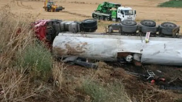Sülfürik asit taşıyan tanker devrildi: 1 ölü