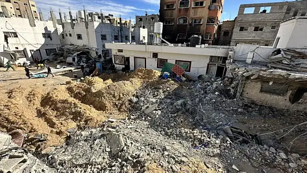 Filistinli gazeteci: İsrail güçleri onlarca kişiyi diri diri gömdü