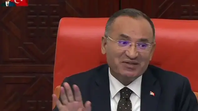 TBMM'de Bakan Koca ile Bozdağ'ın güldüren diyaloğu