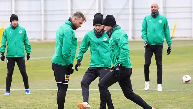 Konyaspor yoğun tempoda hazırlanıyor