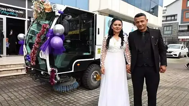 Kullandığı süpürge aracı gelin arabası oldu